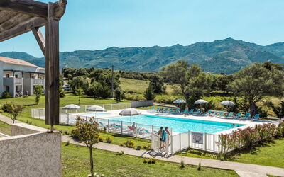 Saint-Florent 651: Cielo, Pianta, Montagna, Azzurro, Piscina, Nube, Shade, Albero, Lotto, Tempo Libero