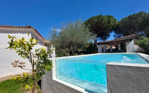 Omer: Acqua, Pianta, Cielo, Proprietà, Costruzione, Piscina, Azzurro, Rettangolo, Architettura, Albero