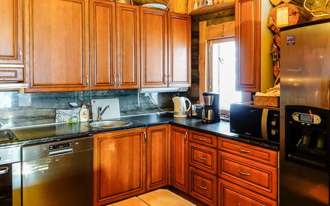 Teeritaivas: Cucina, Elettrodomestico Da Cucina, Apparecchio Major, Cabinetry, Legna, Controsoffitto, Pavimentazione, Interior Design, Mobilia, Elettrodomestico