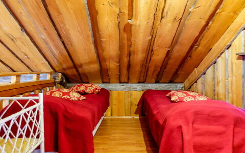 Teeritaivas: Legna, Interior Design, Pavimento, Camera Da Letto, Pavimentazione, Letto, Soffitto, Mobilia, Bedding, Lenzuolo