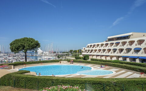 Port Camargue 30: Acqua, Cielo, Pianta, Proprietà, Costruzione, Azzurro, Piscina, Albero, Urban Design, Tempo Libero