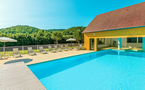 Montignac 651: Cielo, Costruzione, Acqua, Proprietà, Piscina, Blu, Pianta, Azzurro, Verde, Shade