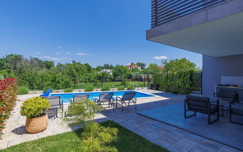 Villa Isabela: Pianta, Cielo, Acqua, Piscina, Costruzione, Azzurro, Shade, Mobili Da Esterno, Vaso Di Fiori, Albero