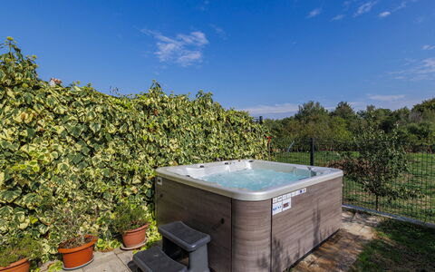 Villa Leonardo: Piscina, Vasca Da Bagno, Idraulico Fixture, Tempo Libero, Vasca Idromassaggio, Backyard, Eco Hotel, Ricorrere, Mobili Da Esterno