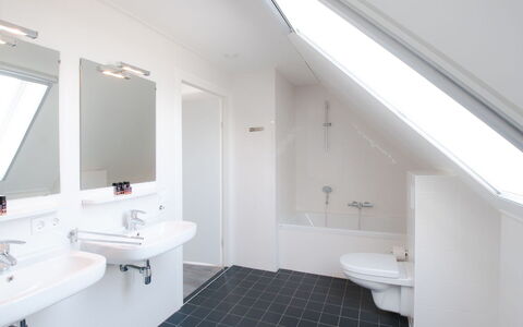 Oesterdam Resort: Bagno, Proprietà, Camera, Interior Design, Casa, Costruzione, Soffitto, Pavimento, Architettura, Attico