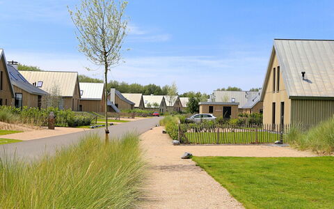 Oesterdam Resort: Cielo, Pianta, Nube, Costruzione, Manto Stradale, Finestra, Lotto, Erba, Street Luce, Albero