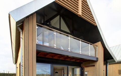 Oesterdam Resort: Casa, Architettura, Costruzione, Proprietà, Casa, Tetto, Facciata, Balcone, Finestra, Legna