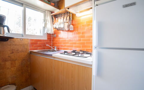 Port Camargue 510: Costruzione, Cabinetry, Elettrodomestico Da Cucina, Cucina, Controsoffitto, Finestra, Rubinetto, Legna, Cucina Stufa, Casa