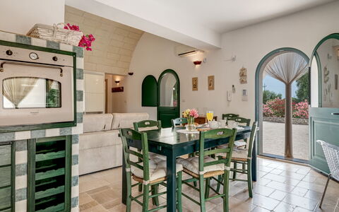 Borgo Marianna: Tavolo, Mobilia, Sedia, Costruzione, Cucina, Pianta Della Casa, Legna, Interior Design, Pavimento, Controsoffitto