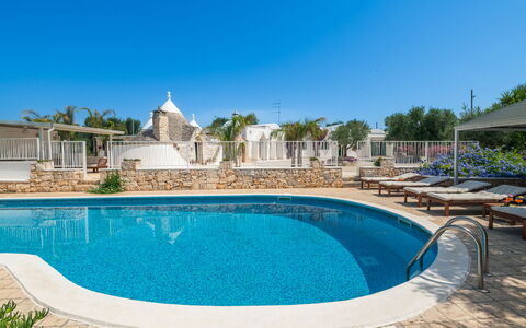 Borgo Marianna: Acqua, Cielo, Pianta, Proprietà, Piscina, Blu, Azzurro, Albero, Architettura, Costruzione