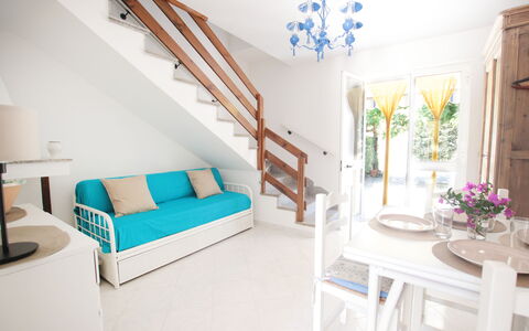 Villa Irene: Proprietà, Camera, Interior Design, Mobilia, Costruzione, Soggiorno, Casa, Immobiliare, Pavimento, Appartamento