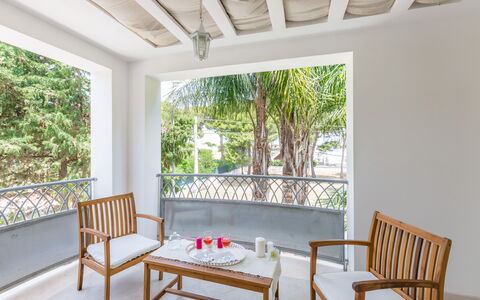 Casa Bianca: Proprietà, Camera, Mobilia, Costruzione, Casa, Portico, Immobiliare, Casa, Interior Design, Tavolo
