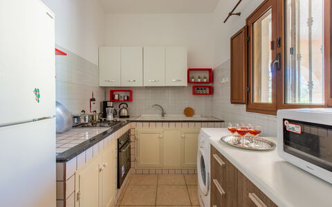 Villa Lidia Con Piscina: Proprietà, Camera, Cucina, Mobilia, Costruzione, Cabinetry, Interior Design, Immobiliare, Controsoffitto, Casa