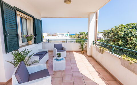 Appartamento Panorama Sul Mare: Proprietà, Costruzione, Immobiliare, Casa, Camera, Casa, Balcone, Interior Design, Mobilia, Architettura