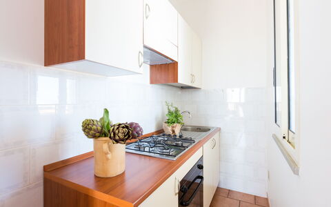 Appartamento Panorama Sul Mare: Proprietà, Camera, Mobilia, Interior Design, Immobiliare, Pianta Della Casa, Cucina, Casa, Costruzione, Pavimento