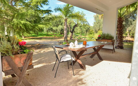 L'alcova: Proprietà, Immobiliare, Casa, Tavolo, Costruzione, Camera, Terrazza, Casa, Interior Design, Mobilia