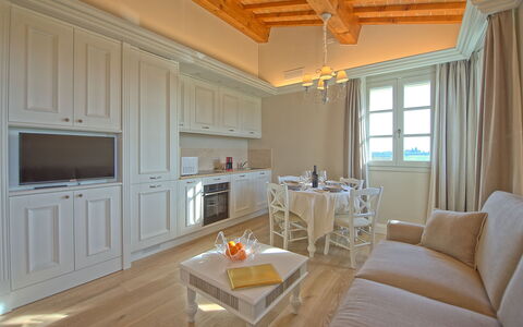 Il Sole Di Vino: Camera, Proprietà, Mobilia, Interior Design, Costruzione, Soggiorno, Soffitto, Pavimento, Casa, Giallo