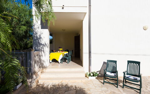 Villa Brigida: Proprietà, Casa, Giallo, Casa, Costruzione, Immobiliare, Camera, Pavimento, Porta, Albero