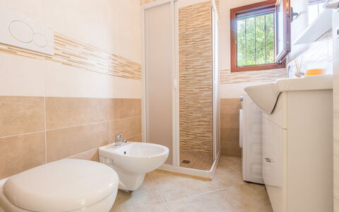 Lamia Di Nonna Mena: Bagno, Proprietà, Camera, Piastrella, Interior Design, Pavimento, Immobiliare, Parete, Architettura, Casa