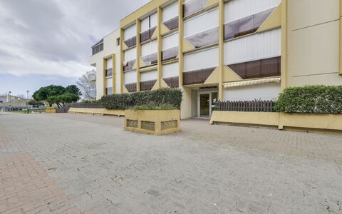 Voiles D'Or-Gênois: Mobilia, Interior Design, Sedia, Tavolo, Sala Da Pranzo, Cucina & Sala Da Pranzo Tavolo, Pavimentazione, Pavimento, Illuminazione, Camera