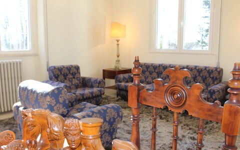 Villa La Casa Bianca: Camera, Arancia, Mobilia, Soggiorno, Proprietà, Casa, Giallo, Tavolo, Casa, Sedia