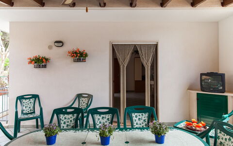 Villa Victory: Verde, Camera, Proprietà, Interior Design, Casa, Mobilia, Costruzione, Tavolo, Casa, Immobiliare