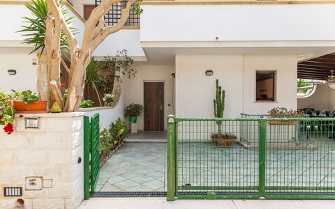 Villa Victory: Proprietà, Costruzione, Casa, Immobiliare, Facciata, Casa, Cortile, Architettura, Porta, Cancello