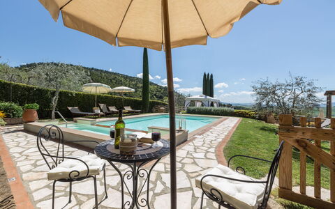 Villa Manuela: Proprietà, Immobiliare, Terrazza, Ombrello, Tavolo, Costruzione, Shade, Casa, Tavolo Esterno, Mobilia