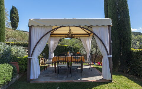 Villa Manuela: Proprietà, Pergola, Padiglione, Costruzione, Baldacchino, Botanica, Shade, Casa, Immobiliare, Giardino