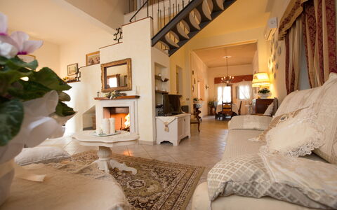 Villa Manuela: Proprietà, Camera, Interior Design, Costruzione, Mobilia, Casa, Soggiorno, Camera Da Letto, Immobiliare, Casa
