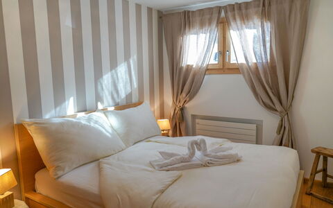 Celerina 11: Camera Da Letto, Letto, Mobilia, Camera, Tenda, Lenzuolo, Finestra Trattamento, Interior Design, Proprietà, Per Finestre