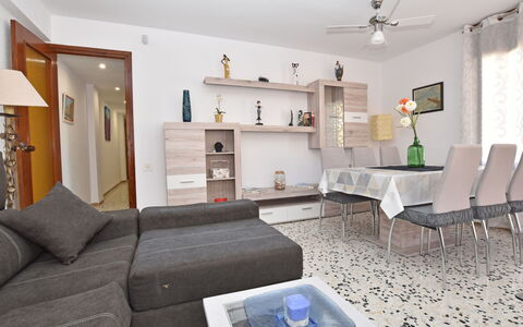 Magnolia: Soggiorno, Camera, Proprietà, Interior Design, Mobilia, Costruzione, Casa, Tavolino Da Caffè, Tavolo, Pavimento