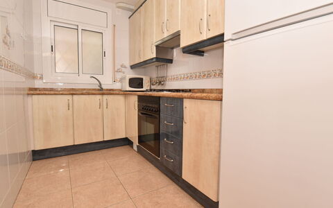 Helen: Proprietà, Camera, Costruzione, Pavimento, Mobilia, Casa, Interior Design, Cabinetry, Immobiliare, Cucina