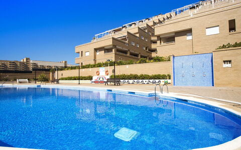 Altamar: Acqua, Cielo, Proprietà, Costruzione, Piscina, Blu, Azzurro, Shade, Aqua, Rettangolo