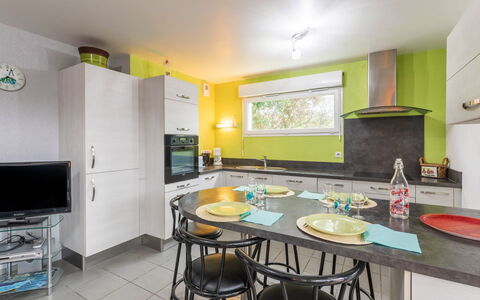 Capbreton 139: Tavolo, Interior Design, Illuminazione, Legna, Dipingere, Pavimentazione, Pavimento, Costruzione, Casa