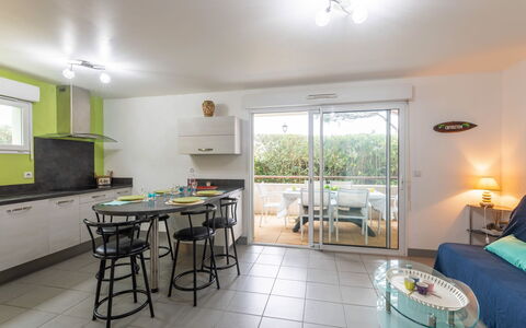 Capbreton 139: Mobilia, Tavolo, Finestra, Interior Design, Legna, Divano, Pavimentazione, Costruzione, Cucina, Sedia