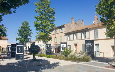 Saint-Tropez 260: Cielo, Pianta, Costruzione, Proprietà, Finestra, Albero, Manto Stradale, Casa, Urban Design, Lotto