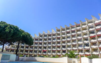 La Grande Motte 100: Cielo, Acqua, Pianta, Proprietà, Costruzione, Piscina, Shade, Tempo Libero, Immobiliare, Mobili Da Esterno