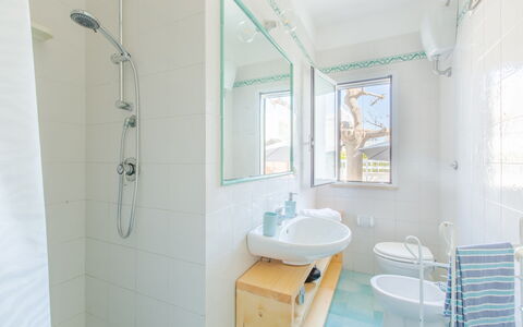 Casa Rosa: Bagno, Camera, Proprietà, Interior Design, Casa, Costruzione, Architettura, Immobiliare, Pavimento, Idraulico Fixture