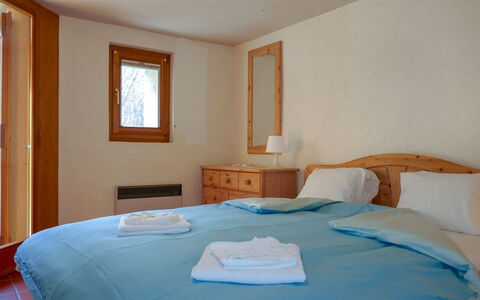 Rustico al Campett: Camera Da Letto, Camera, Letto, Mobilia, Lenzuolo, Proprietà, Telaio Del Letto, Bedding, Interior Design, Materasso