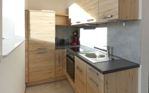 Mistelgau 100: Controsoffitto, Proprietà, Camera, Cucina, Cabinetry, Mobilia, Costruzione, Casa, Interior Design, Architettura