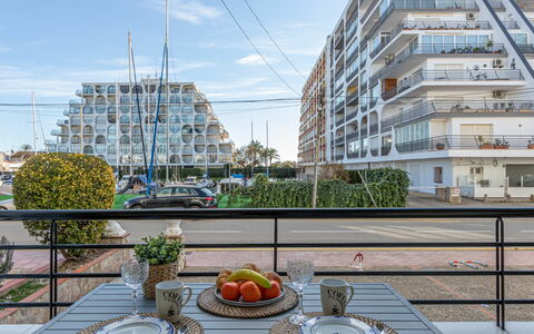 Port Salins: Architettura, Proprietà, Area Metropolitana, Uso Misto, Giorno, Costruzione, Zona Urbana, Condominio, Tetto, Zona Residenziale