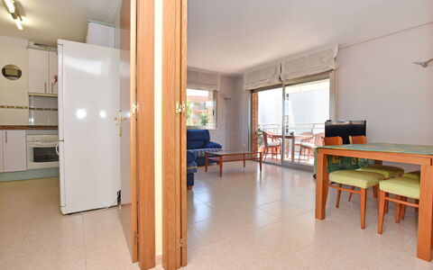 Medisol: Camera, Proprietà, Costruzione, Pavimento, Mobilia, Immobiliare, Interior Design, Casa, Appartamento, Loft