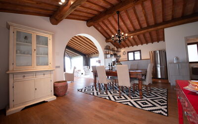 Casa Marcello: Mobilia, Proprietà, Costruzione, Finestra, Legna, Cornice, Soggiorno, Interior Design, Cabinetry, Divano