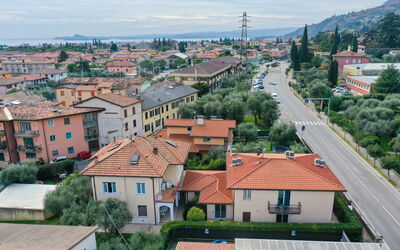 Gardagate - Garda Resort: Zona Residenziale, Quartiere, Cittadina, Zona Urbana, Sobborgo, Tetto, Insediamento Umano, Proprietà, Città, Casa