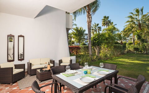 Perla Blanca: Proprietà, Camera, Costruzione, Casa, Immobiliare, Interior Design, Mobilia, Casa, Tavolo, Estate