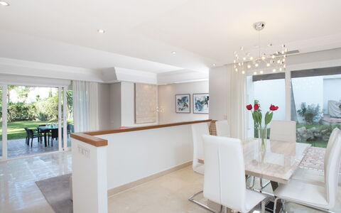 Perla Blanca: Proprietà, Camera, Interior Design, Costruzione, Mobilia, Soggiorno, Casa, Immobiliare, Soffitto, Pavimento