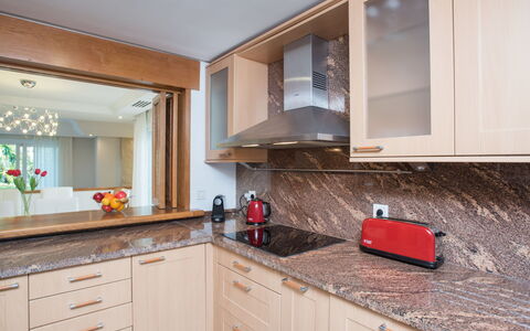 Perla Blanca: Controsoffitto, Cabinetry, Camera, Proprietà, Cucina, Mobilia, Interior Design, Casa, Casa, Costruzione
