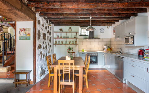Villa Torrita: Proprietà, Camera, Costruzione, Mobilia, Soffitto, Interior Design, Cucina, Casa, Immobiliare, Loft