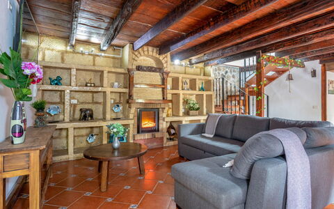 Villa Torrita: Mobilia, Tavolo, Divano, Cornice, Pianta, Legna, Pianta Della Casa, Interior Design, Architettura, Soggiorno
